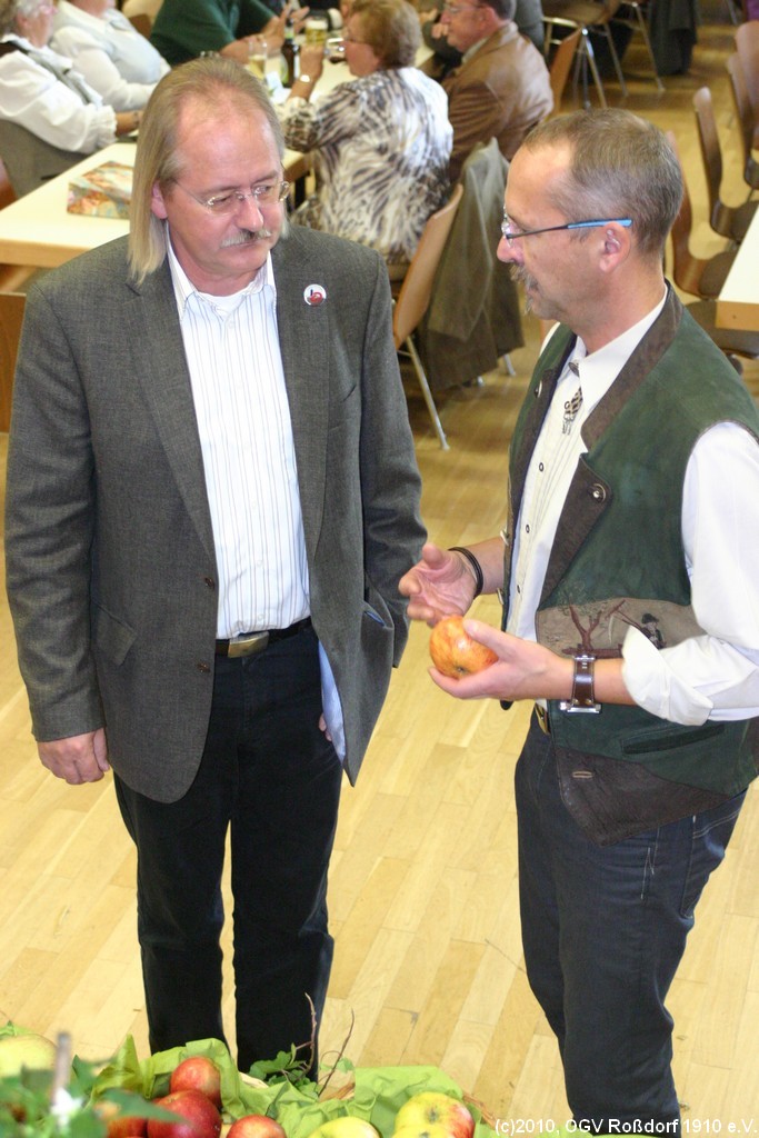 J. Lind im Gesprch mit U. Ringel