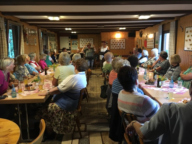 Mundartgruppe Krawallcher zu Gast im OGV Roßdorf Mundartgruppe Krawallcher zu Gast im OGV Roßdorf